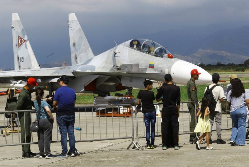 球队
_“马杜罗同意交出政治权力但保留军权球队
,遭拒”