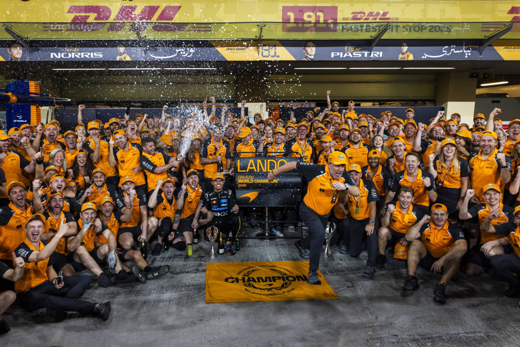 比利时足球_诺里斯首夺F1车手总冠军比利时足球,维斯塔潘虽败犹荣