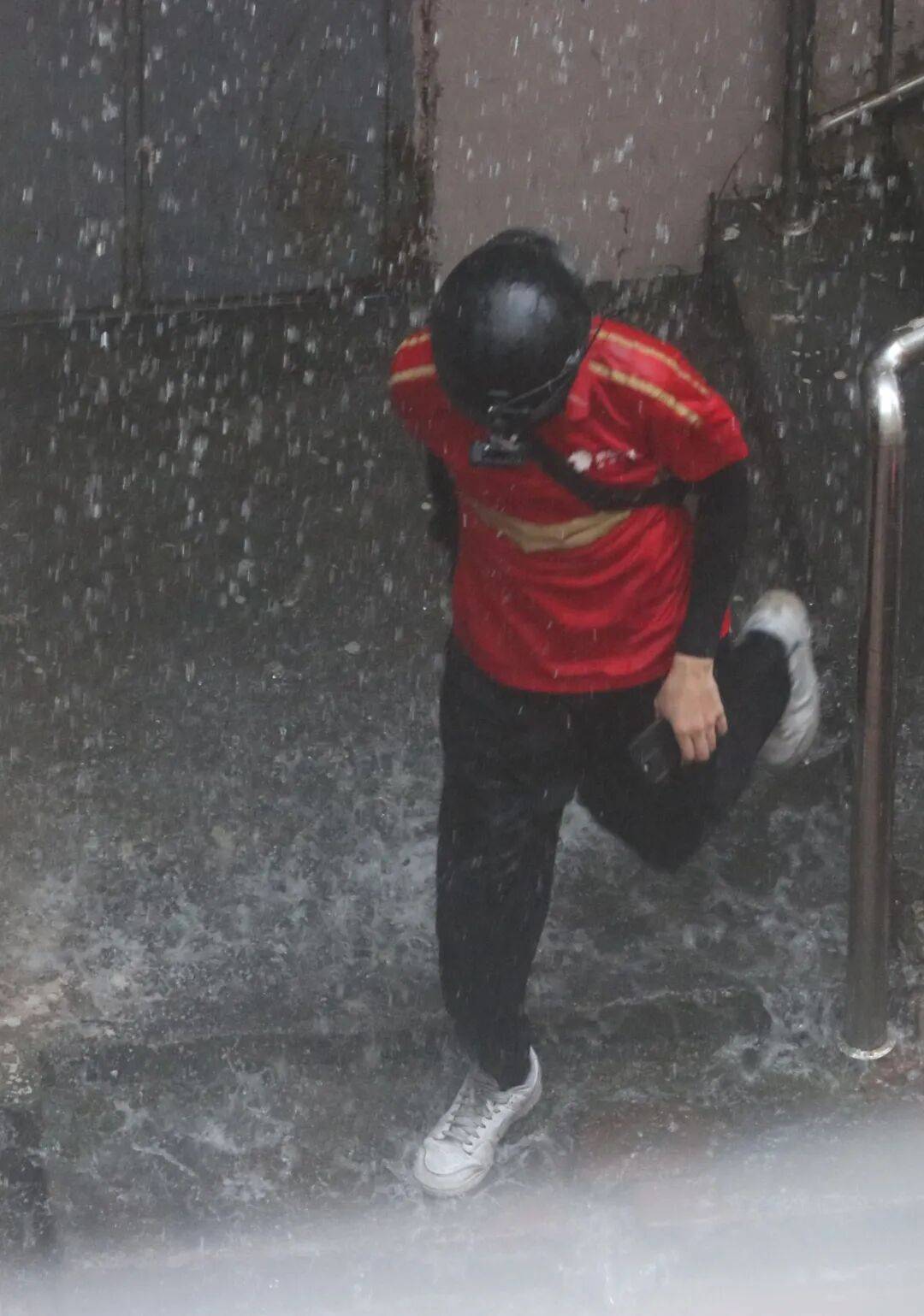 皇冠信用网如何注册_暴雨、大风、大浪来袭皇冠信用网如何注册!青岛市发布防汛预警!