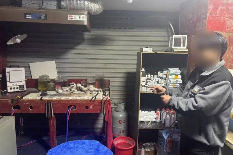 皇冠信用網怎么租
_金项链里发现大量不明金属皇冠信用網怎么租
,多家金店中招,警方:2人在黄金中掺铼