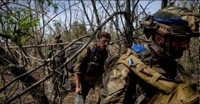 皇冠信用网APP下载
_红军城大势已去皇冠信用网APP下载
,乌军士兵倒戈投俄后,公开宣布泽连斯基才是乌克兰的敌人